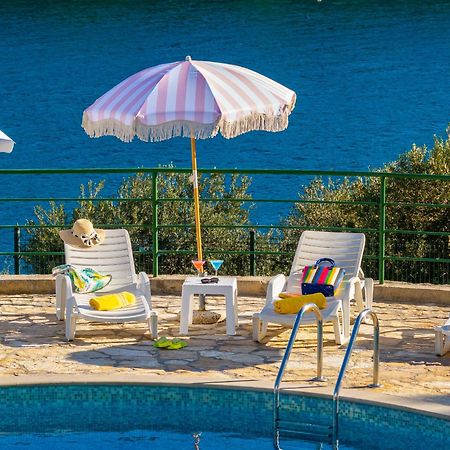 Apartment Milna - With Swimming Pool & Amazing Seaviews, Above Bijaka Beach Exterior photo