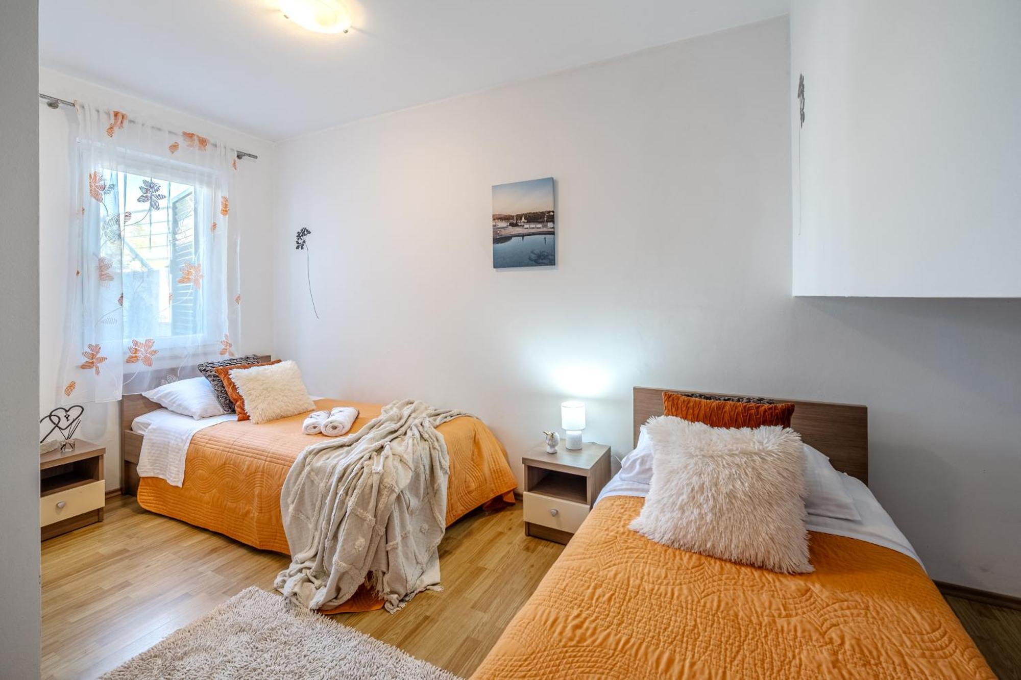 Apartment Milna - With Swimming Pool & Amazing Seaviews, Above Bijaka Beach Exterior photo