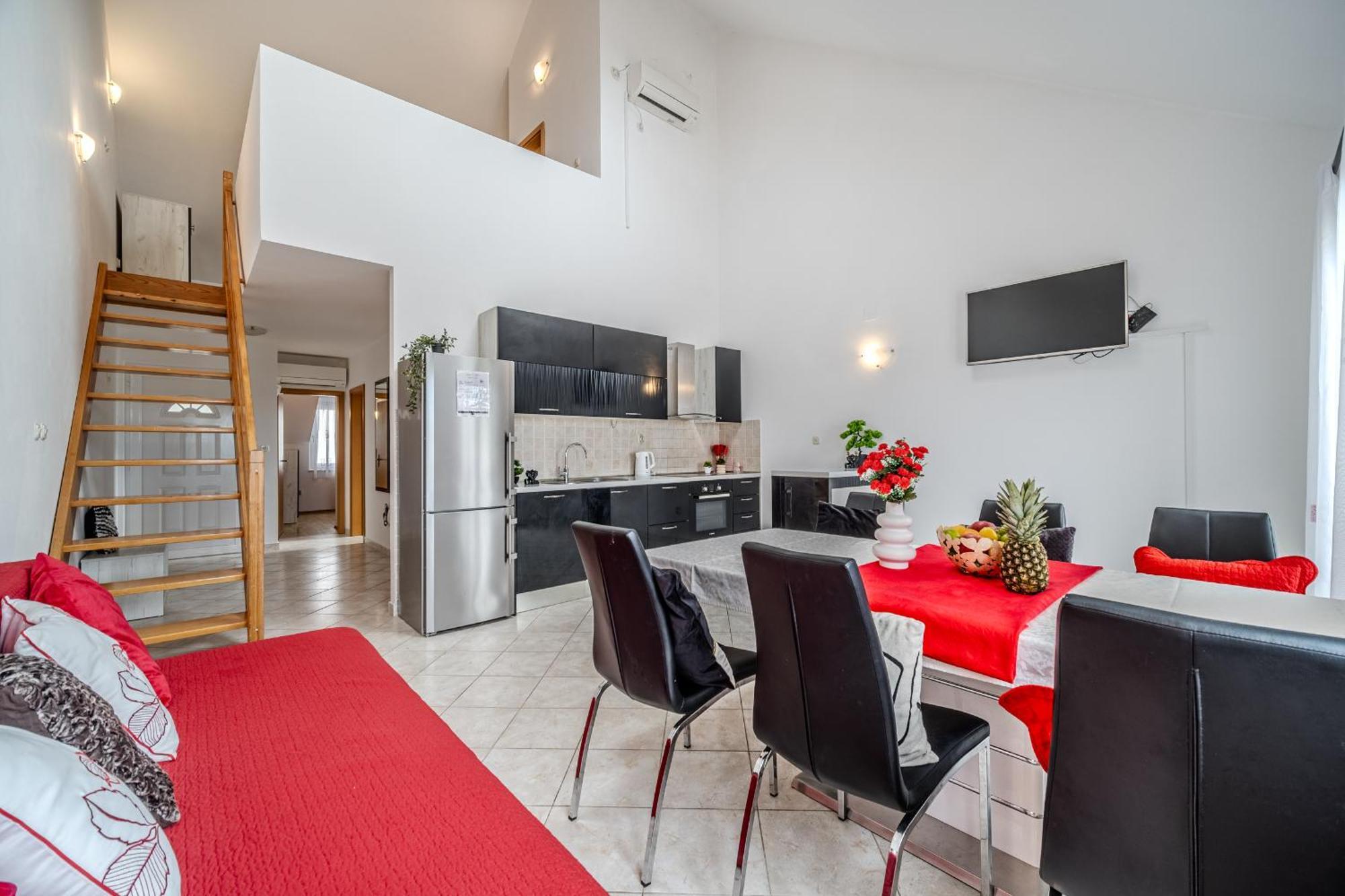 Apartment Milna - With Swimming Pool & Amazing Seaviews, Above Bijaka Beach Exterior photo