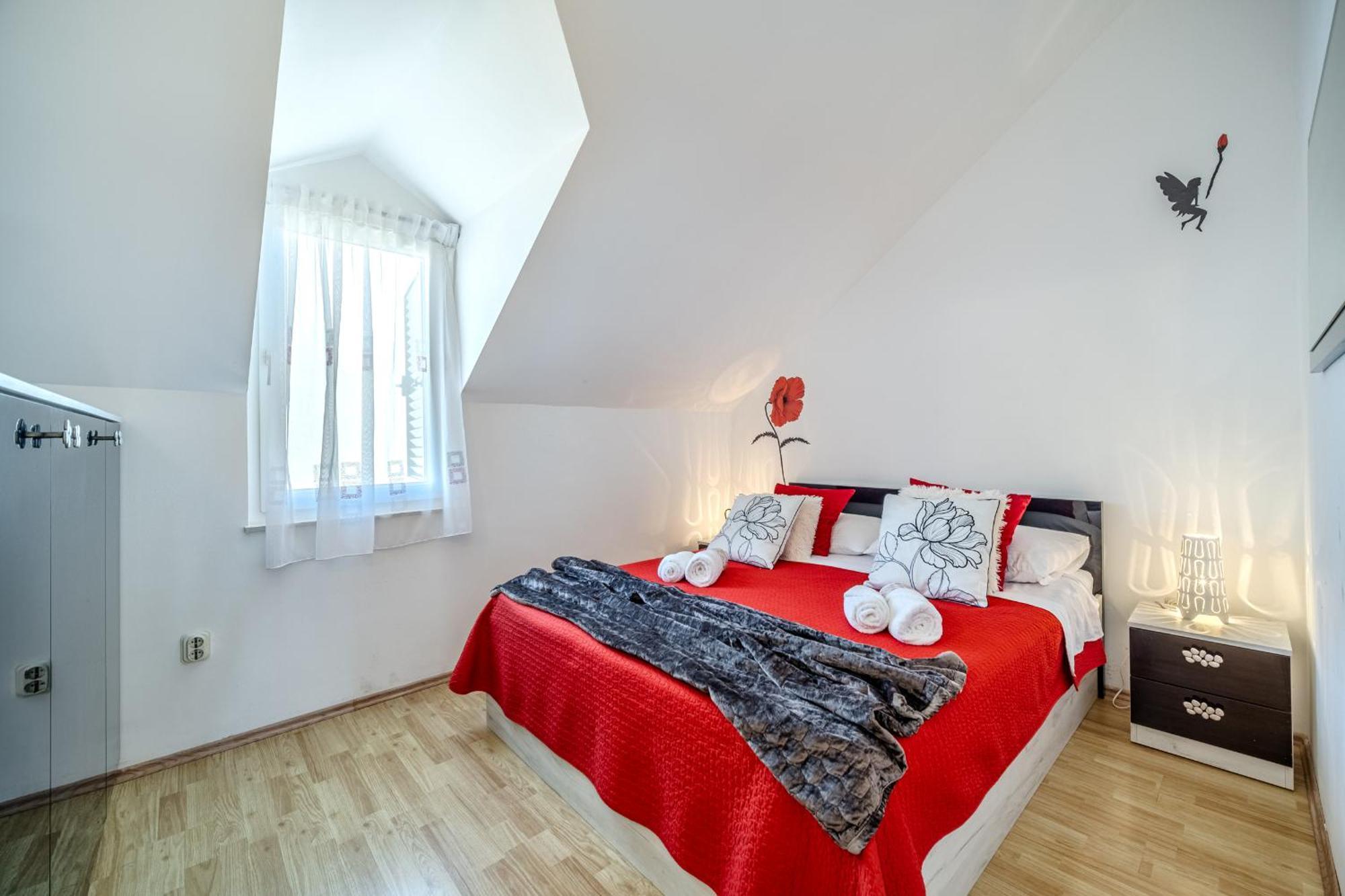 Apartment Milna - With Swimming Pool & Amazing Seaviews, Above Bijaka Beach Exterior photo